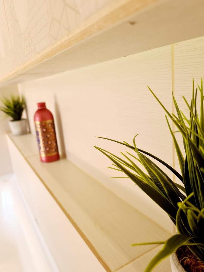 Laci Lak Modern Apartment Oradea Eksteriør bilde