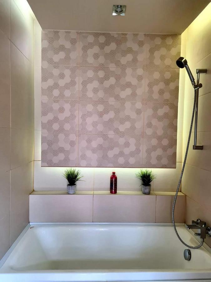 Laci Lak Modern Apartment Oradea Eksteriør bilde